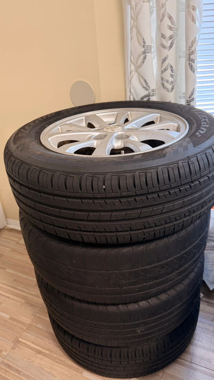 Set of 4 Mitsubishi Alloy Wheels with Tires