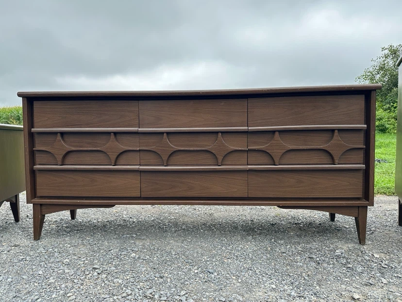 Vintage MCM Walnut Bedroom Set (CAN DELIVER) - photo 3