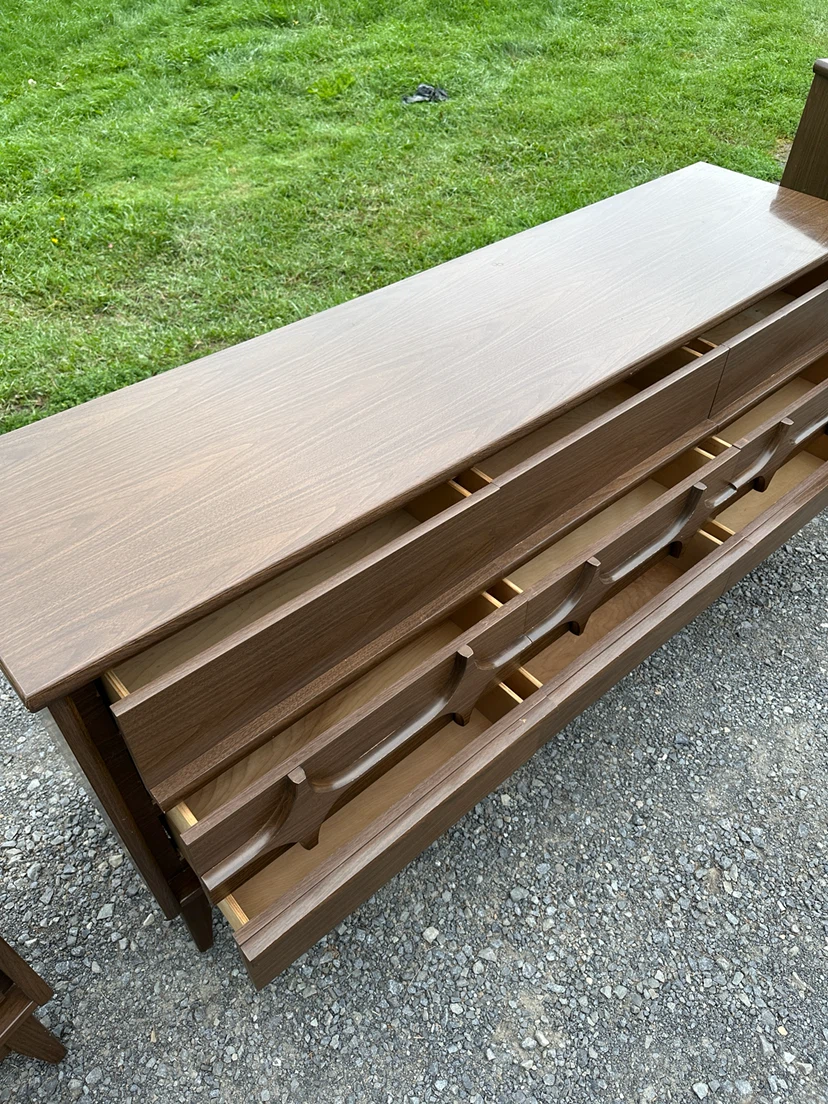 Vintage MCM Walnut Bedroom Set (CAN DELIVER) - photo 4