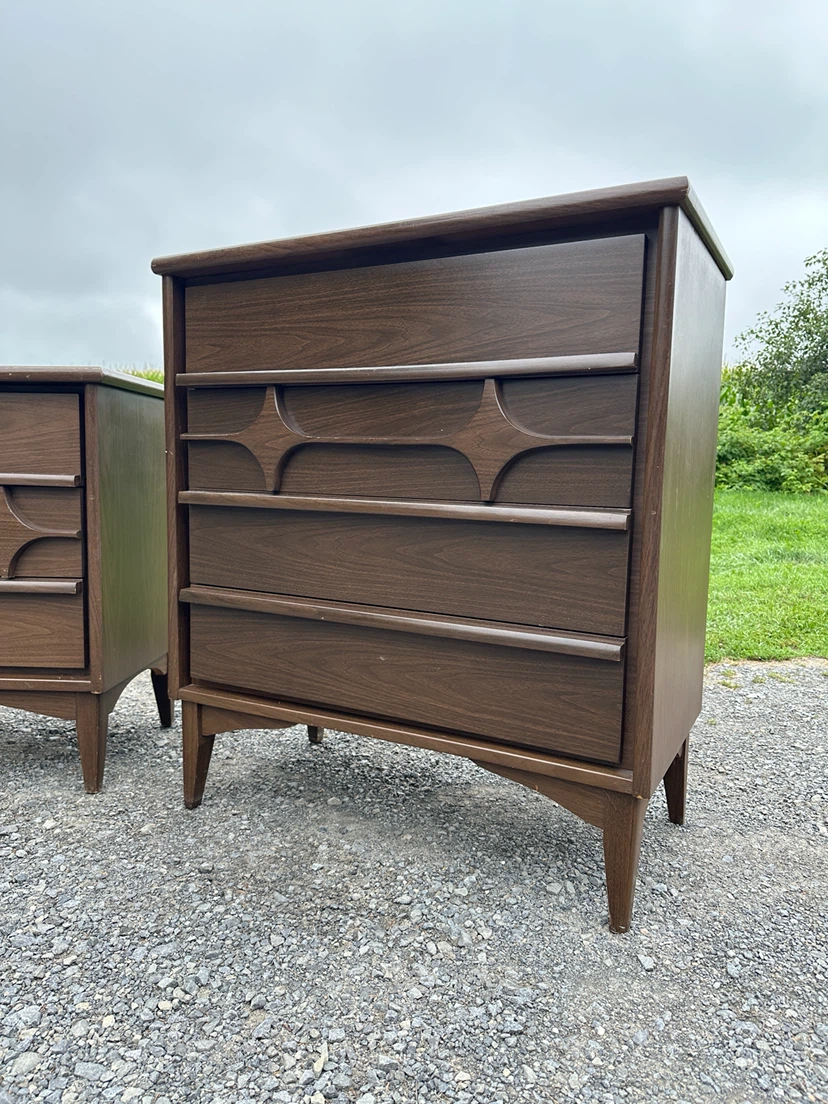 Vintage MCM Walnut Bedroom Set (CAN DELIVER) - photo 5