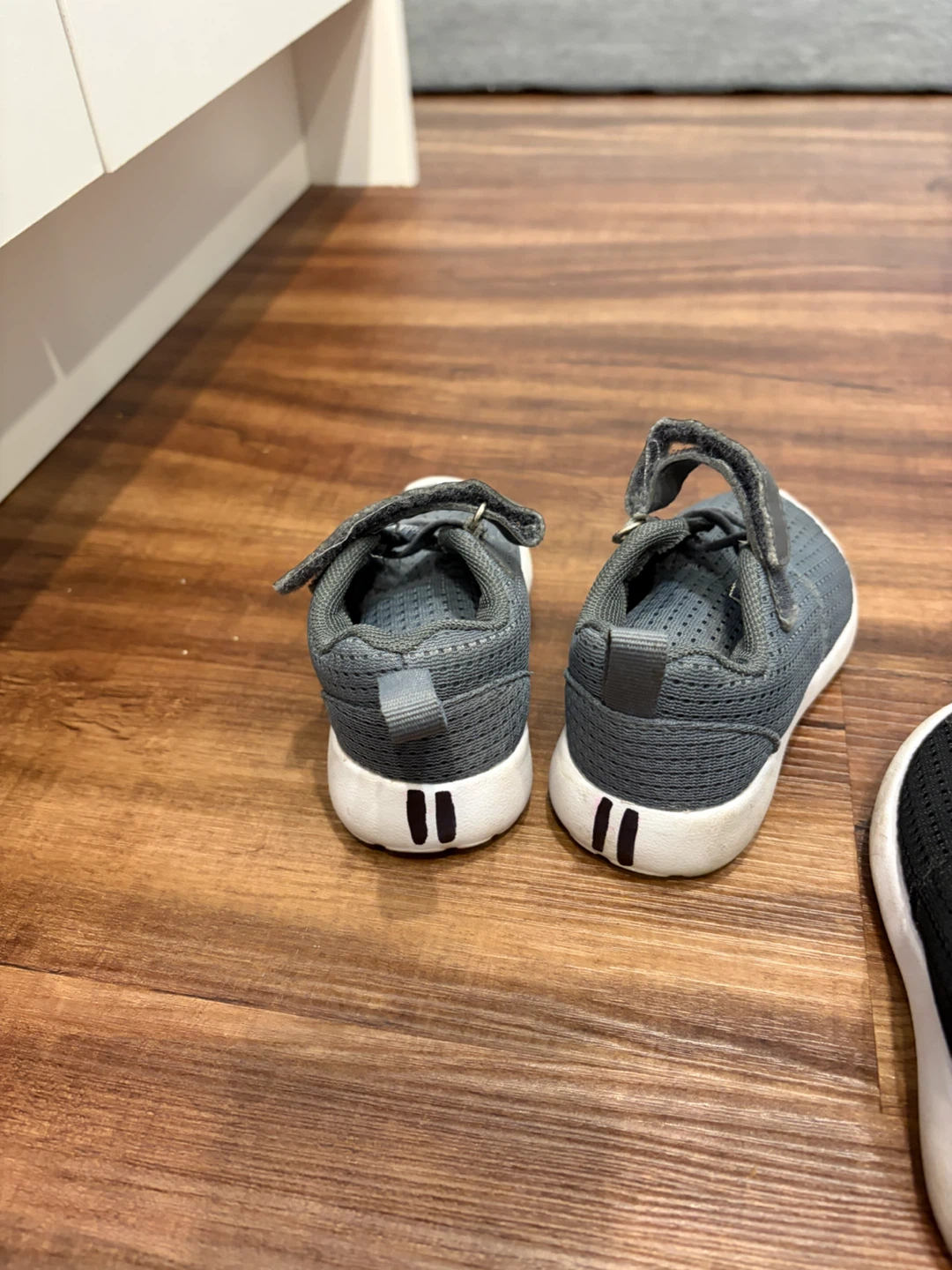 size 15-18mo Velcro runners - photo 5