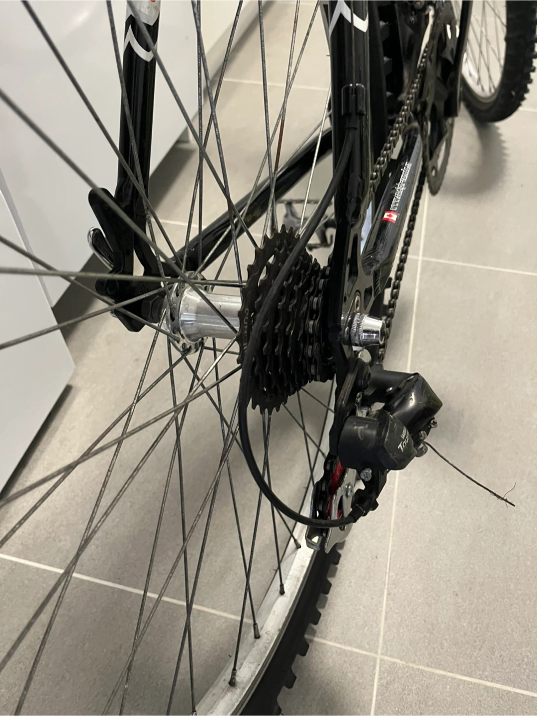 Raleigh Tomahawk Mountain Bike - photo 3