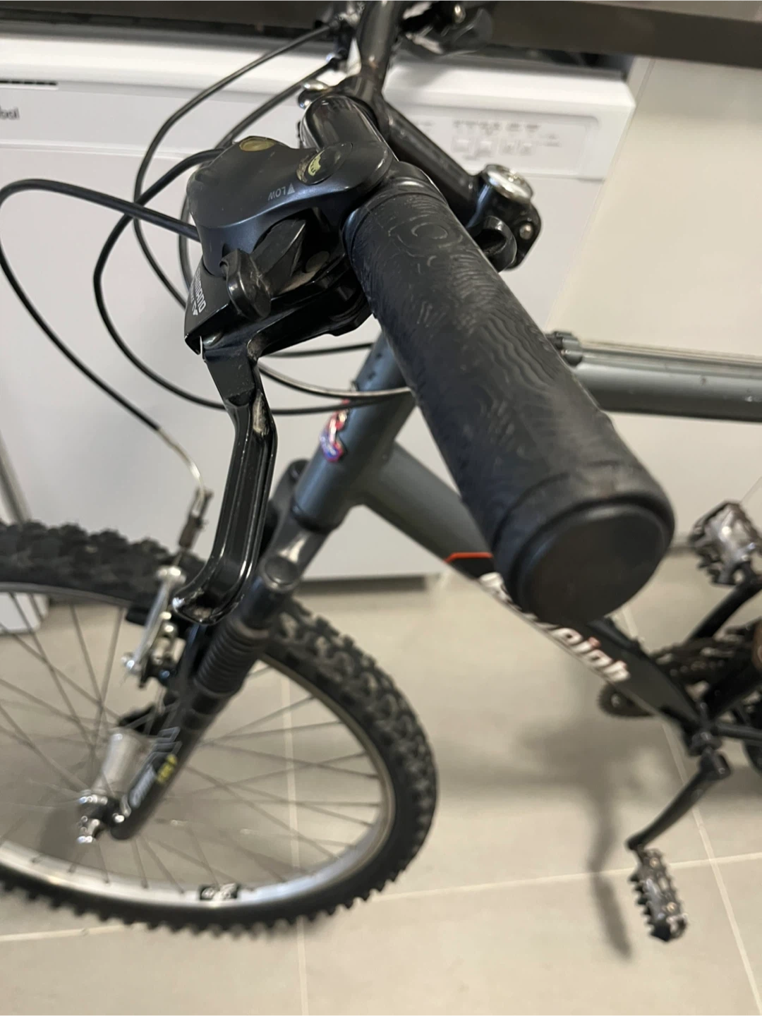 Raleigh Tomahawk Mountain Bike - photo 5