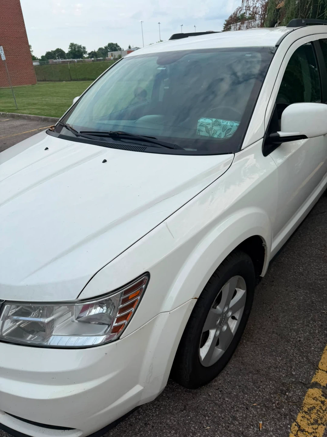 White Dodge Journey SUV - photo 2