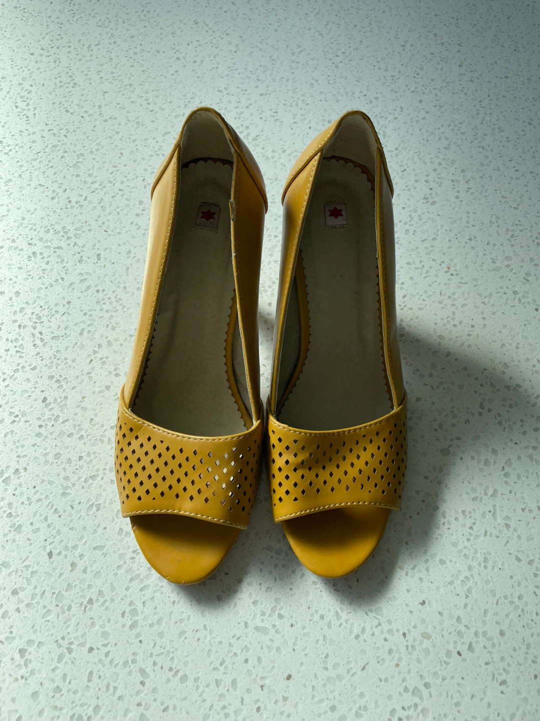 Retro inspired  size 7 yellow peep toe heels - photo 2