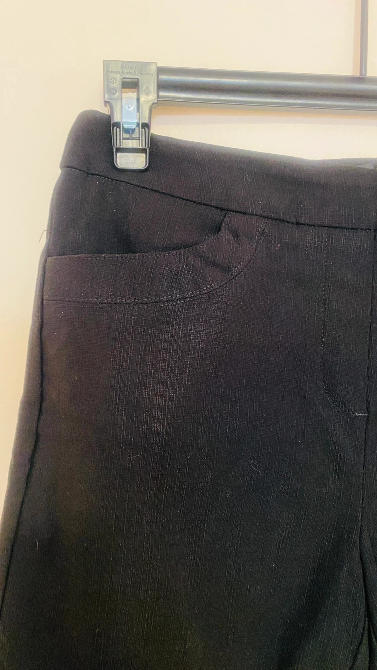 Ladies black pull on shorts size s - photo 2