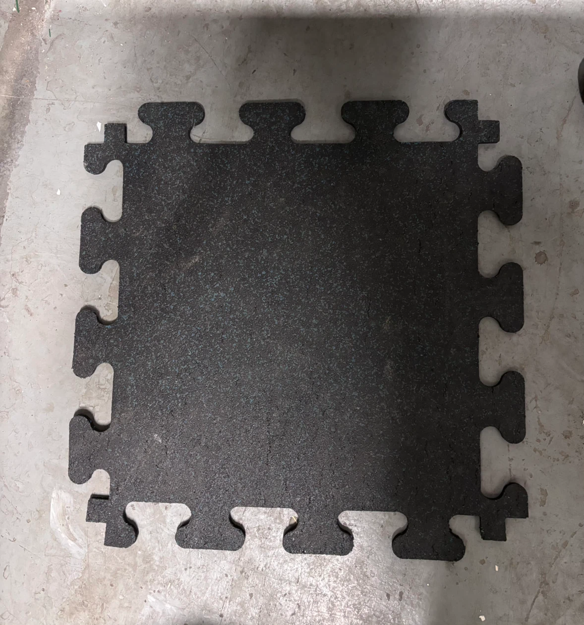 21 heavy duty Interlocking rubber gym floor tiles