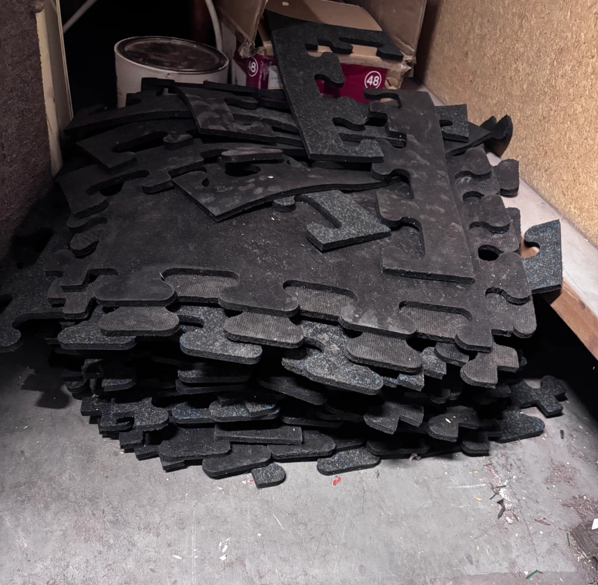 21 heavy duty Interlocking rubber gym floor tiles - photo 2