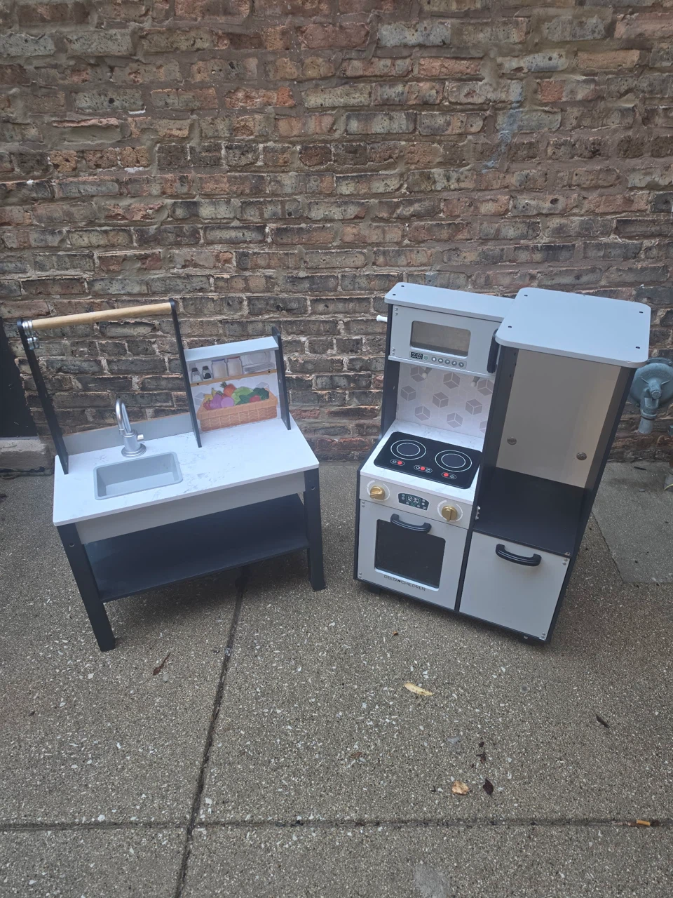 Delta Children Wooden Play Kitchen with Sink