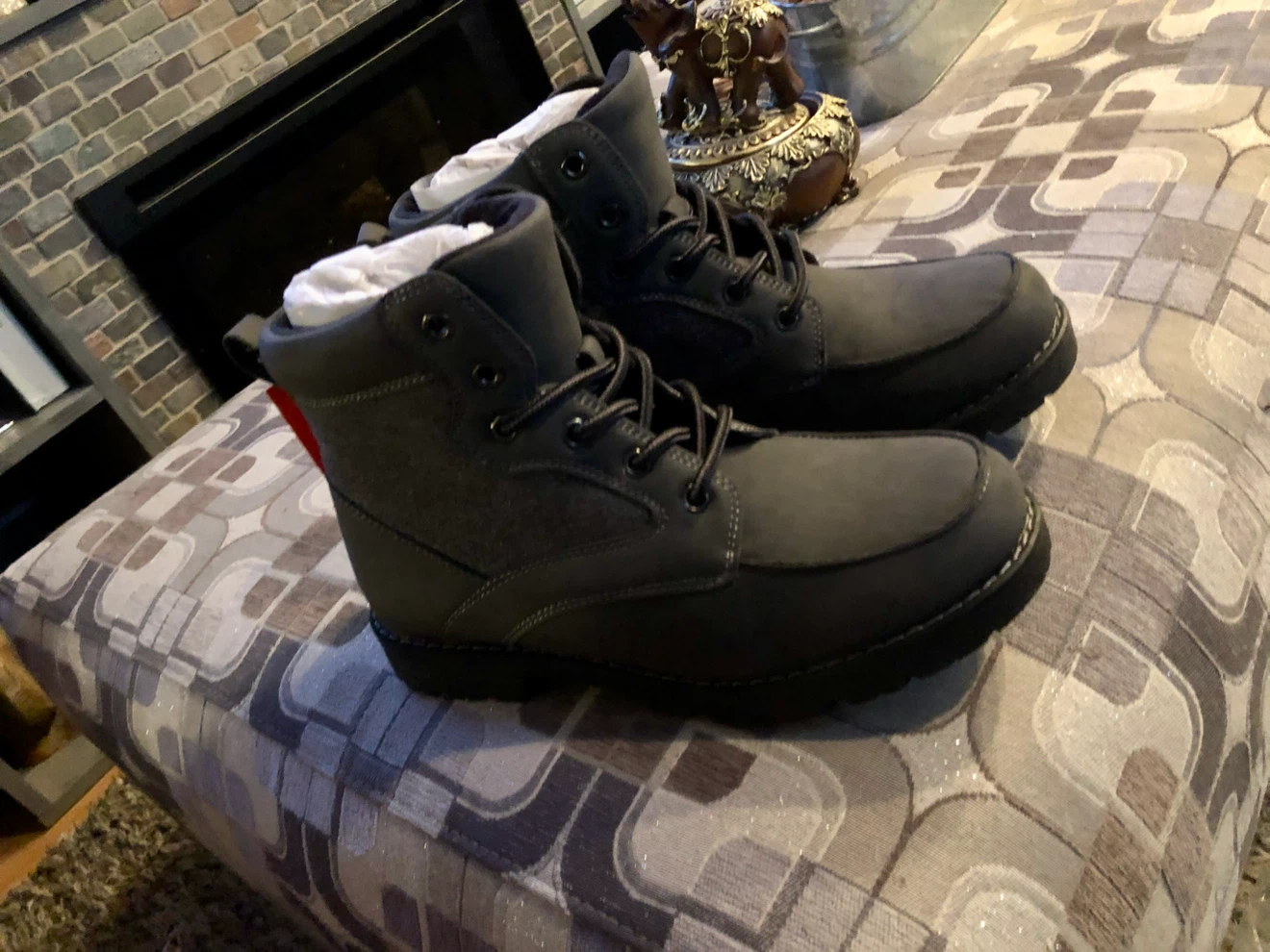 Boys  Winter Boots size 2 and 4 - photo 2