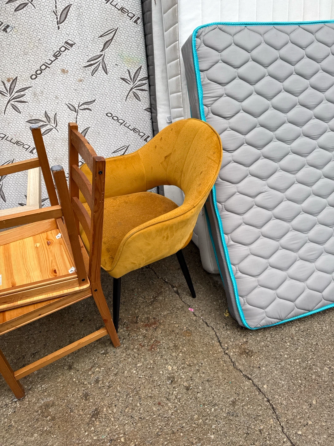 Free furniture at 25 st. Mary St - photo 4