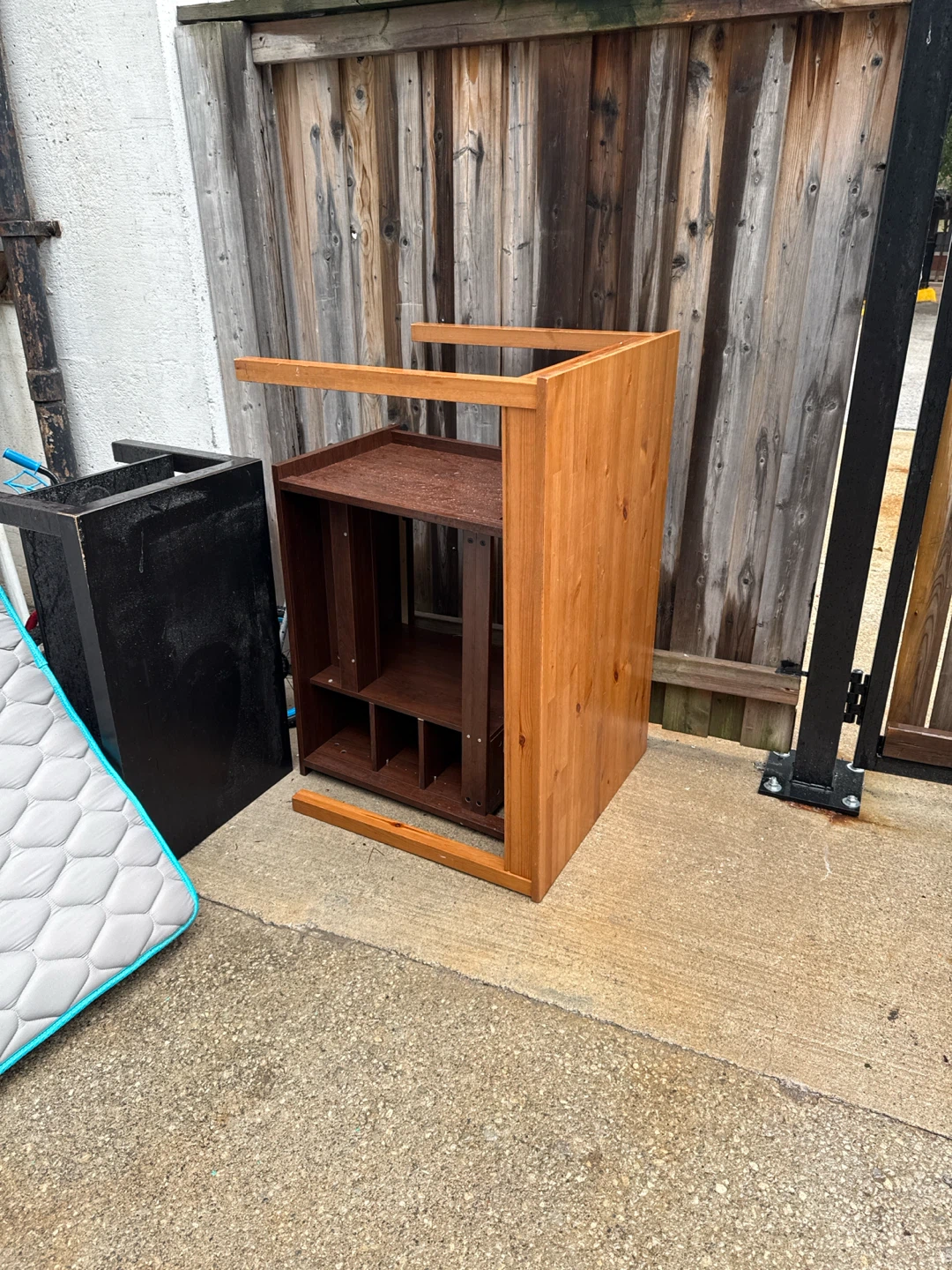 Free furniture at 25 st. Mary St - photo 5