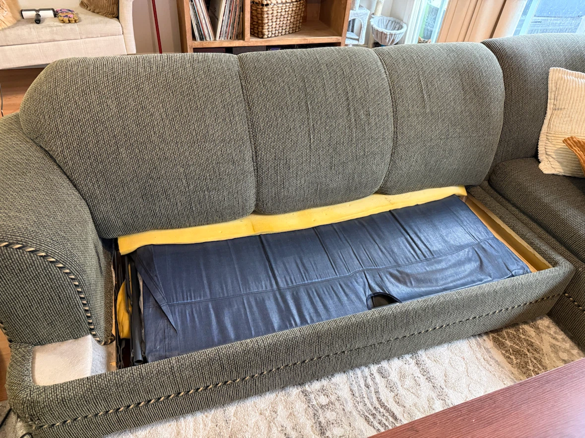 Green Sectional Couch/Pullout - photo 3