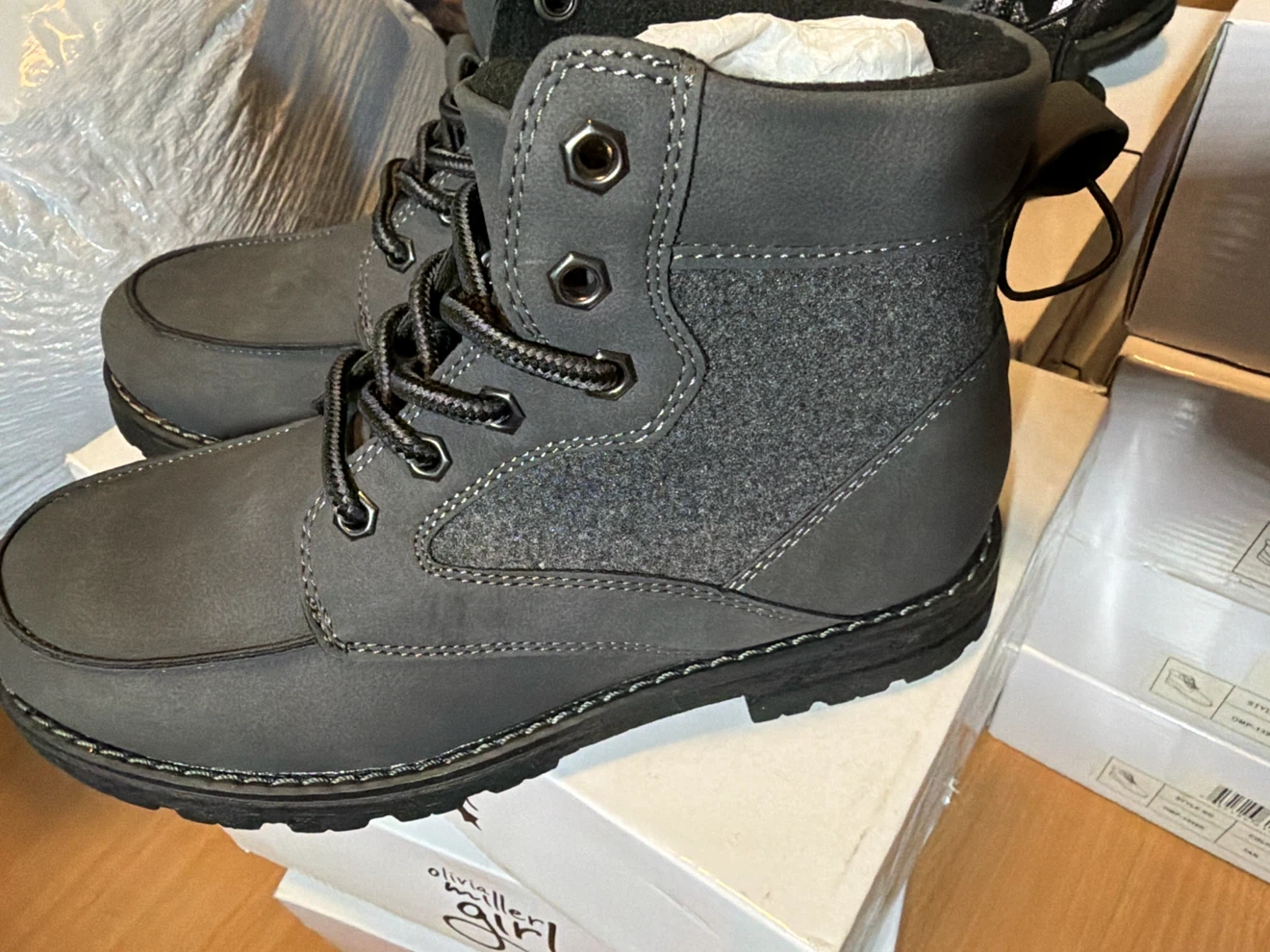 Boys  Winter Boots size 2 and 4 - photo 3