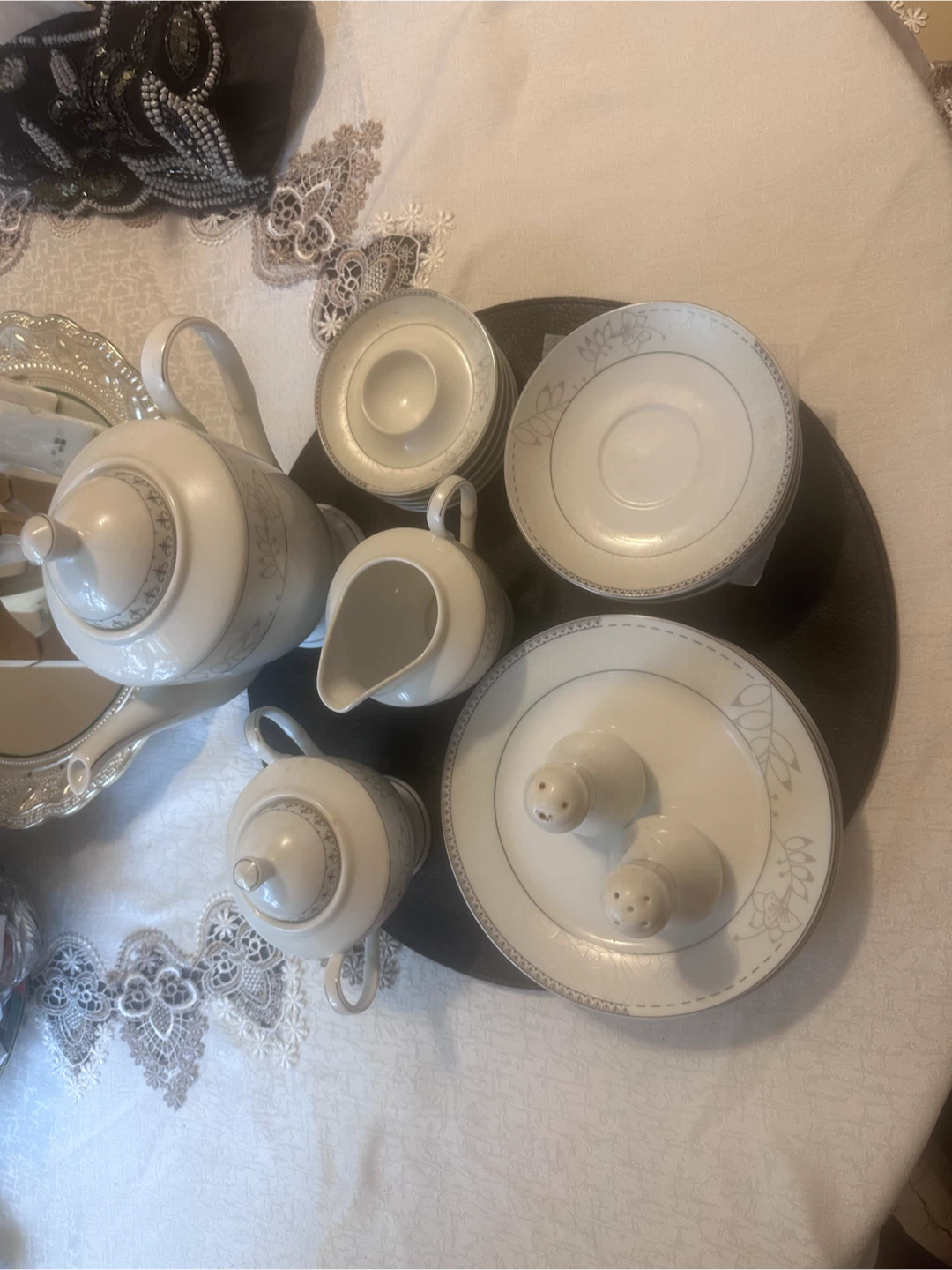 White Porcela Tea Set with Delicate Pattern - photo 4