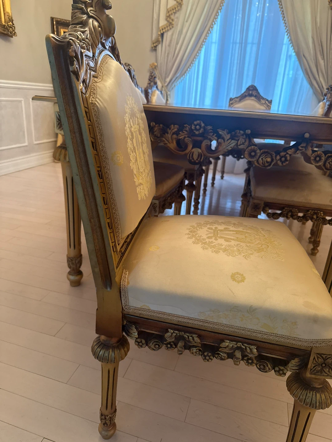 Italian design 9 pieces Ornate Dining Table and Chairs Set - photo 4