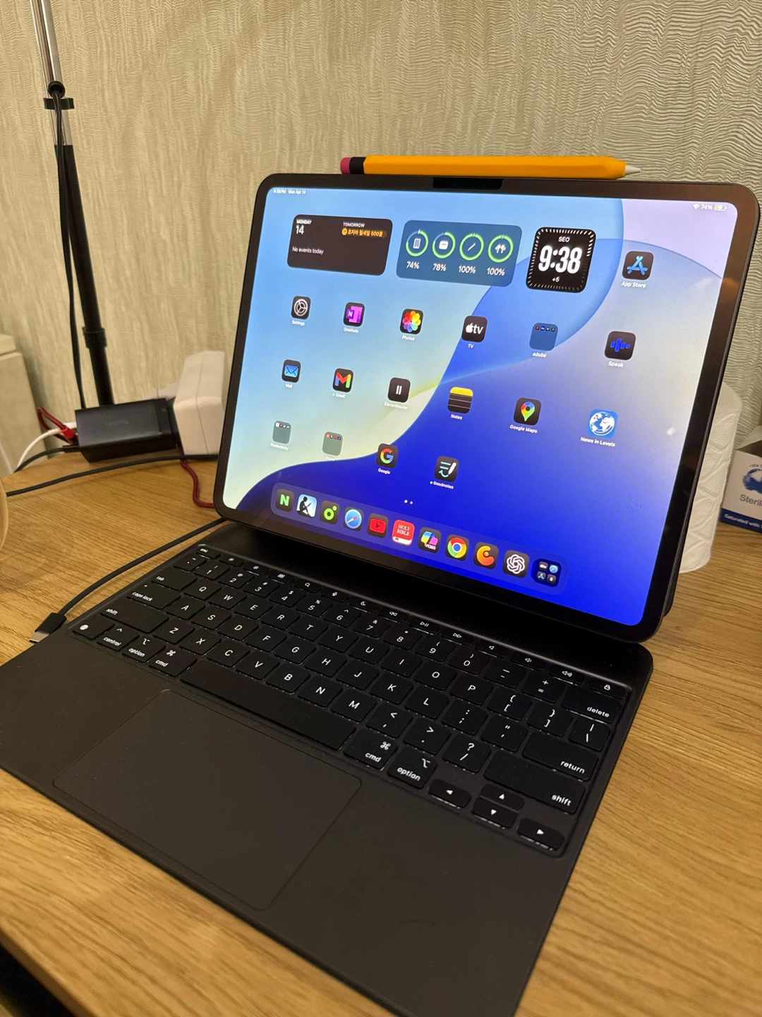 13 inch M4 iPad Pro with Magic Keyboard and Apple Pencil Pro - photo 2