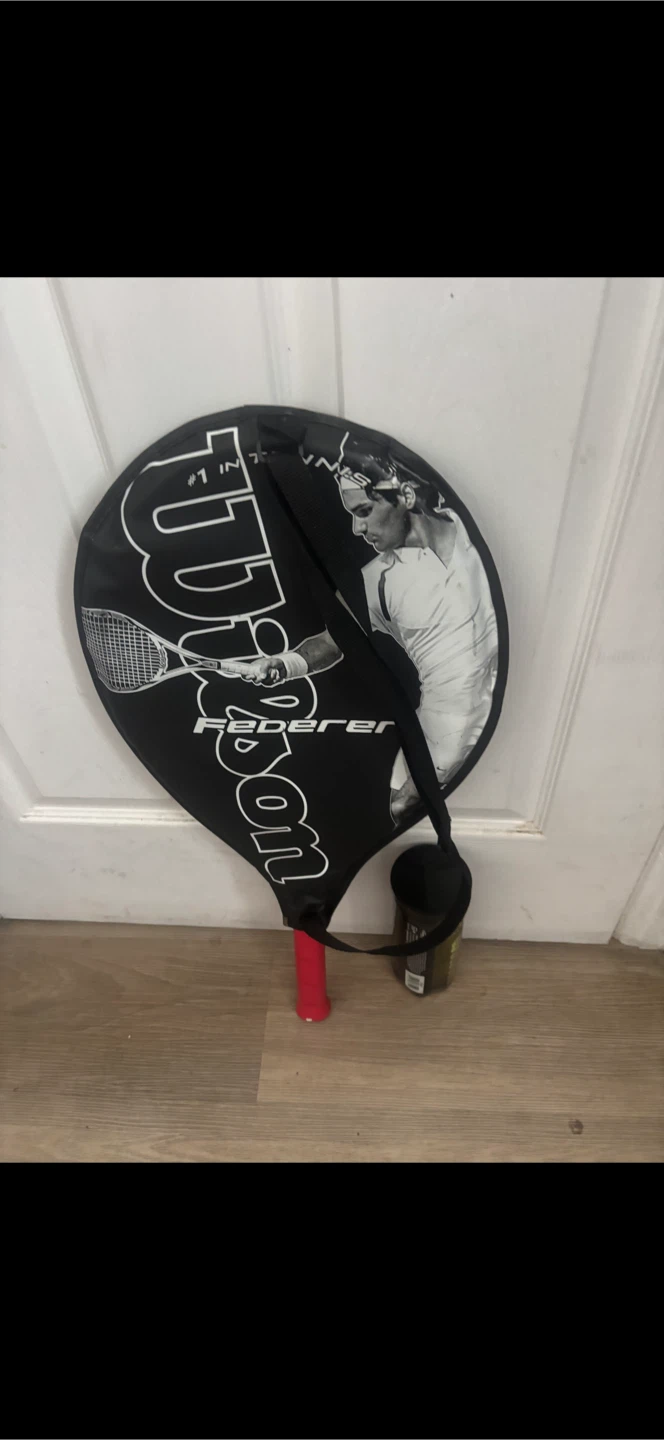 NWOT Wilson Federer Tennis Racquet with Balls and Cover - photo 2