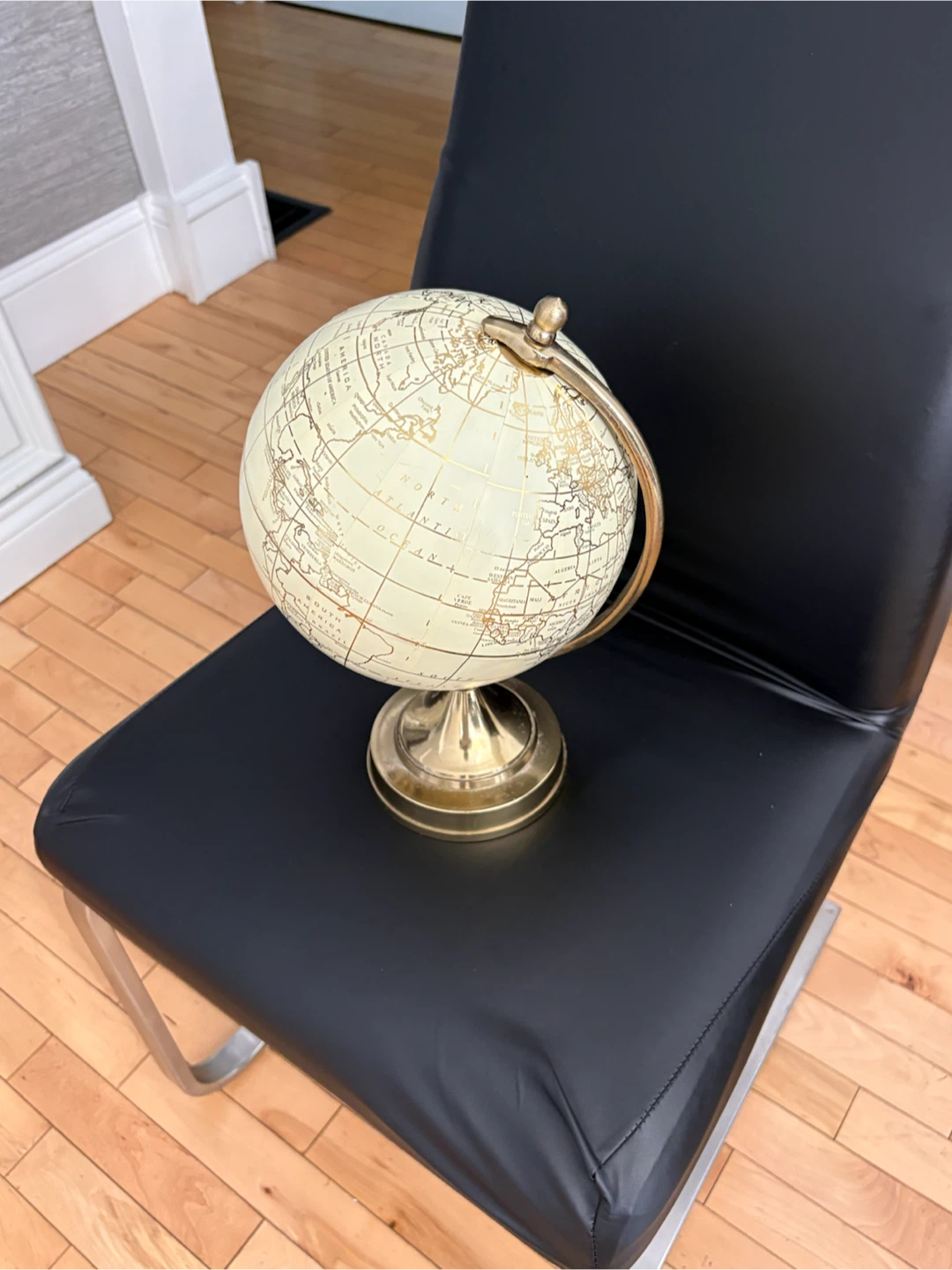 Vintage-Inspired Ivory & Brass Decorative World Globe - photo 5
