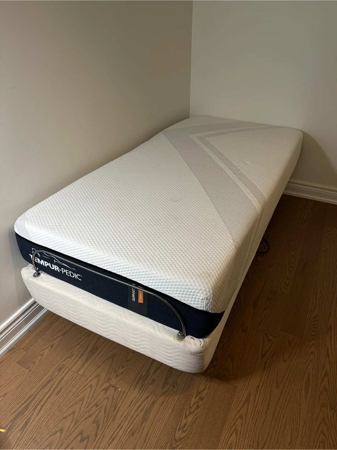 Ultramatic Adjustable Bed Base with Tempur-Pedic Mattress