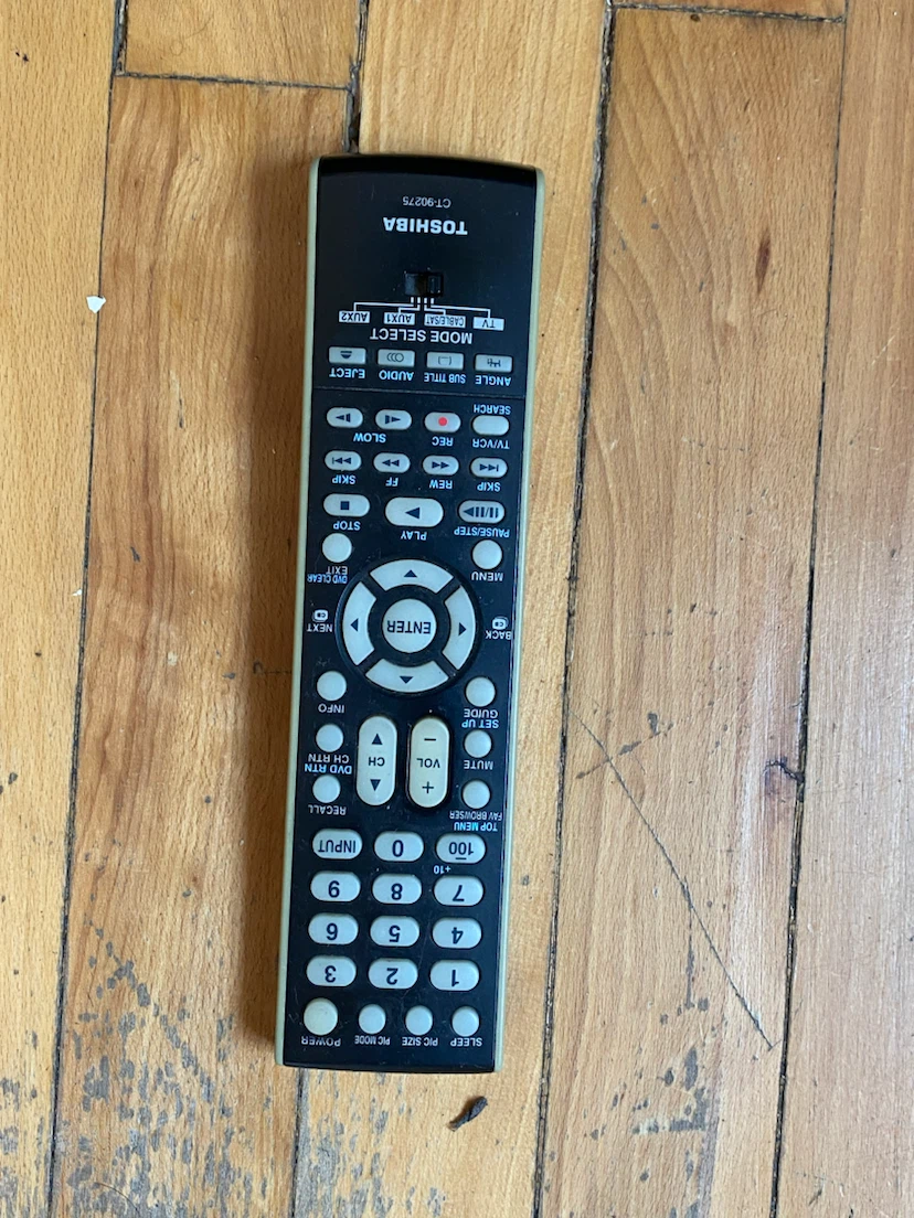 32" Toshiba LCD TV with Chromecast & Remote - photo 2