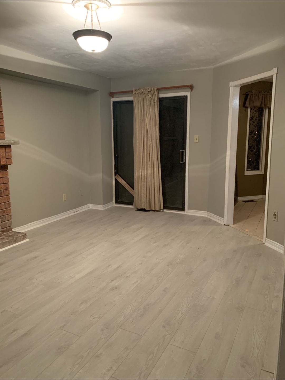 Room for Rent in Upper Level House Available Dixe/Queen - photo 5