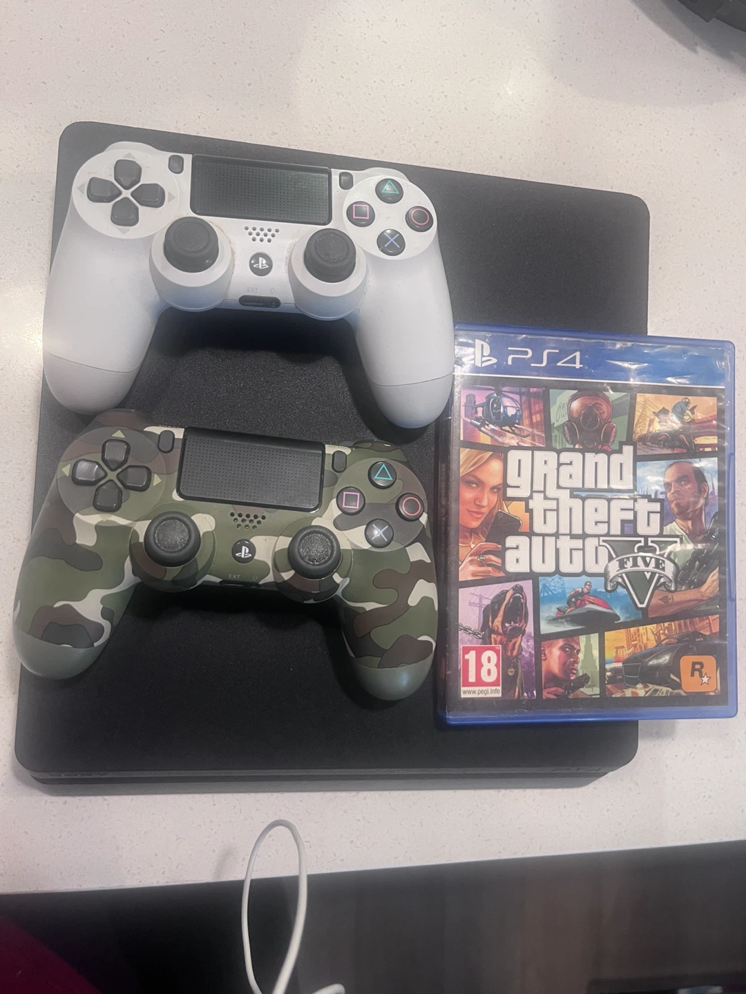PlayStation 4 Console with 2 Controllers and GTA V - photo 3
