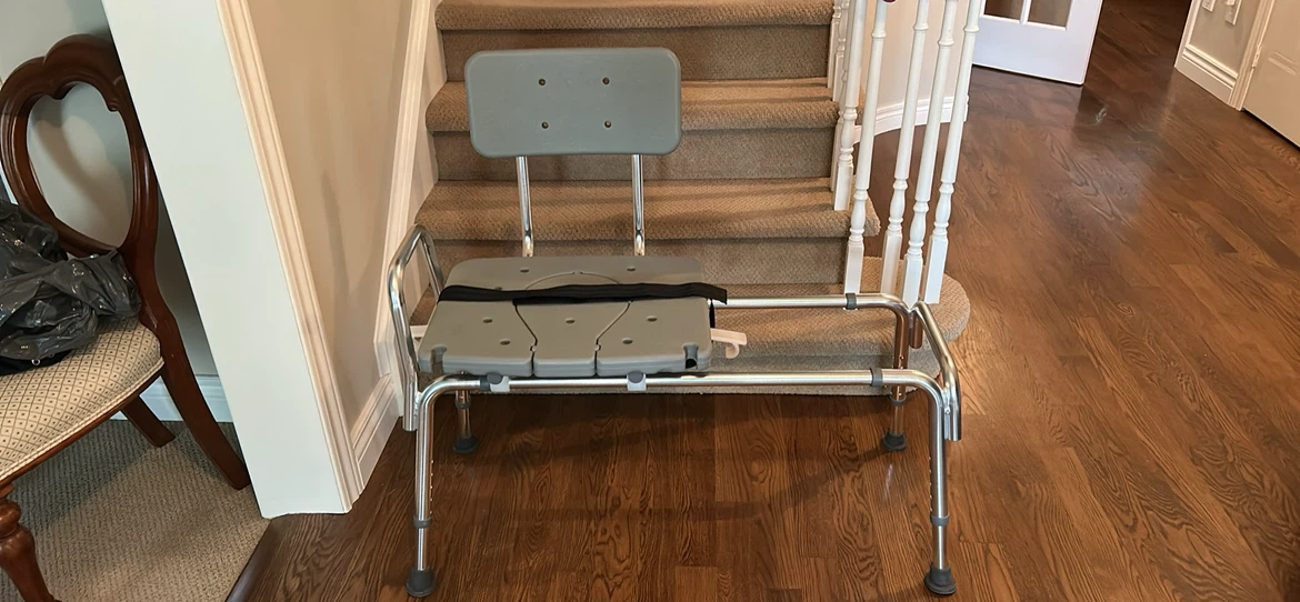 LIKE NEW BATHTUB TRANSFER BENCH (READ LISTING)