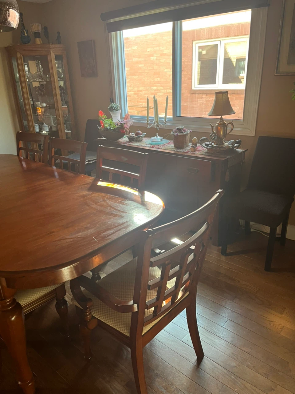 8 seater dining table, 8 chairs and matching hutch