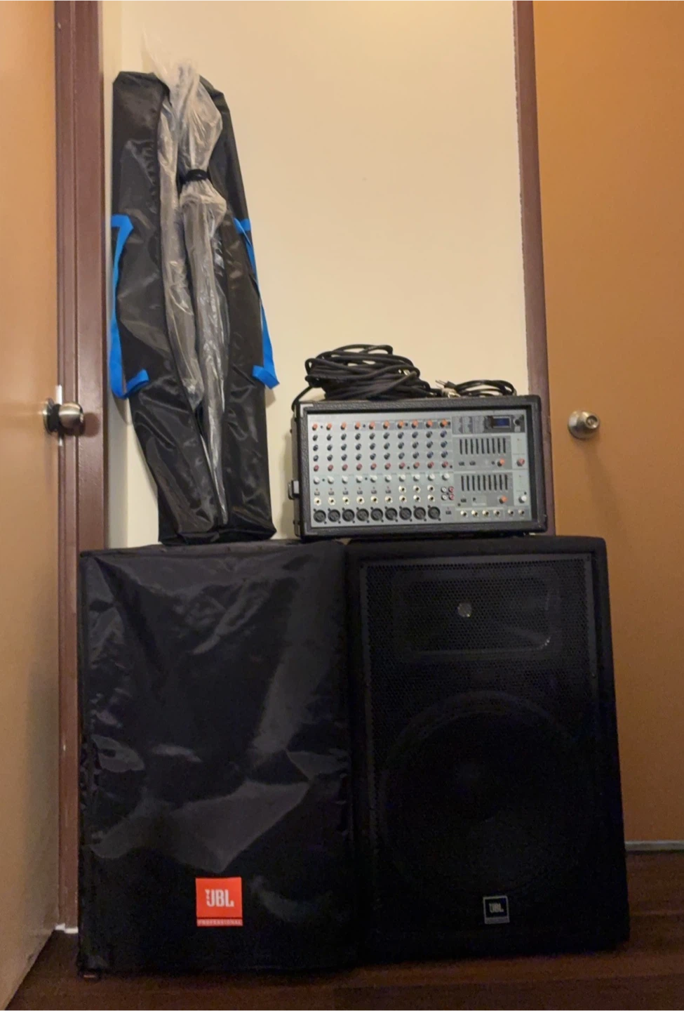 PA system/speakers/stands/cables/covers for Musicians or DJs