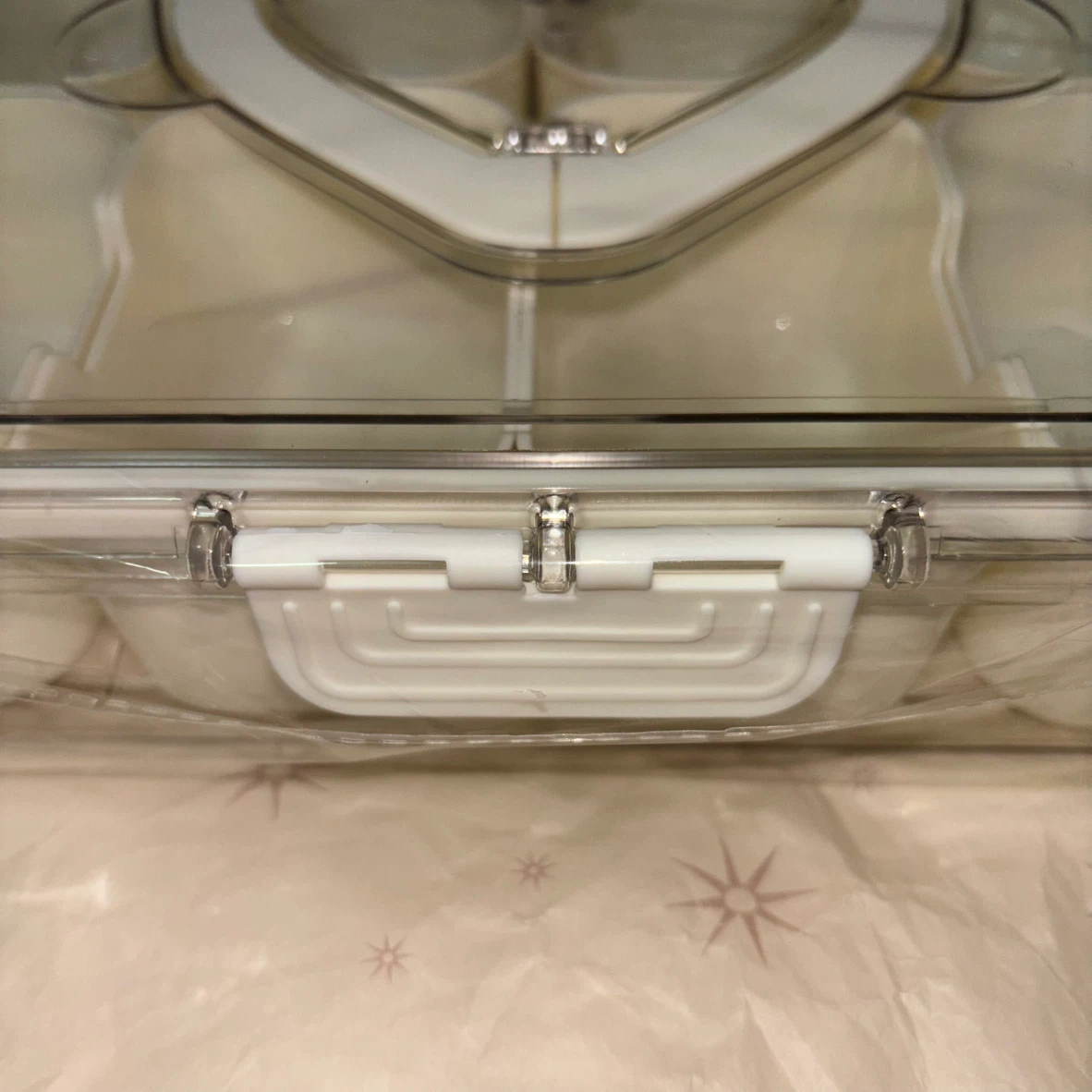 Brand New 8-Compartment Snack Box (Heart Handle) - photo 3