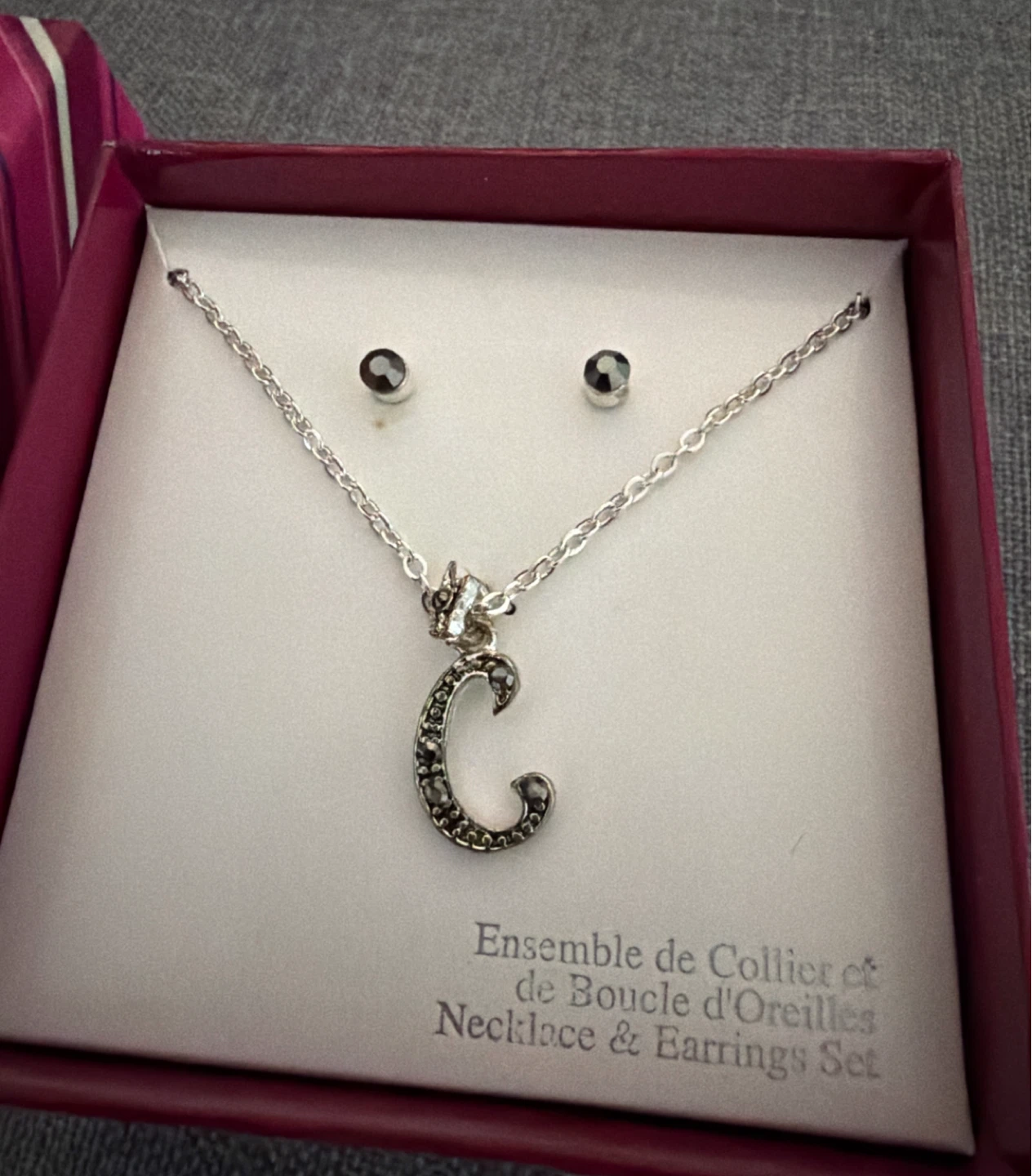 NEW Letter C Necklace and Earrings Set - photo 2