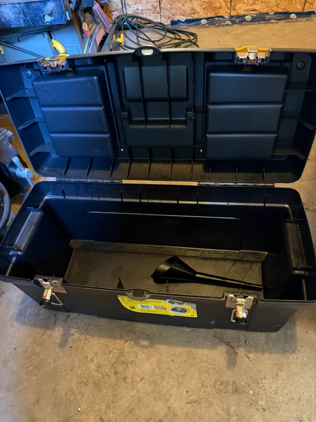 Stanley 24 inch Tool Box - photo 2