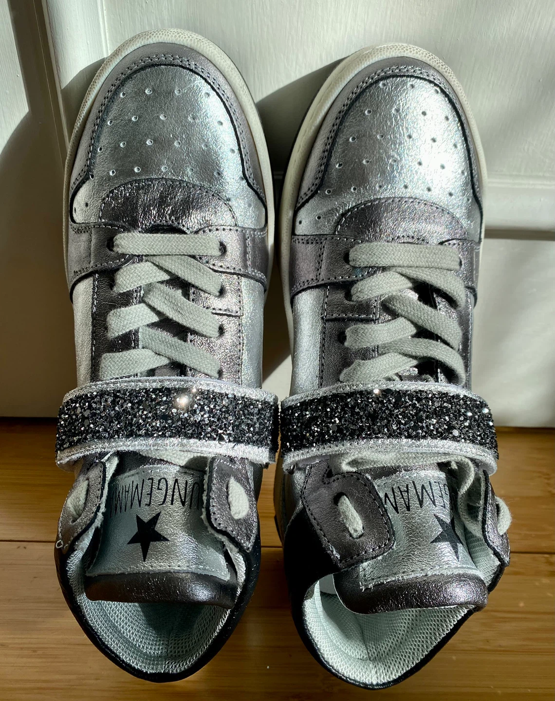 BRAND NEW STUNNING LEATHER Silver Sneakers from France - photo 4