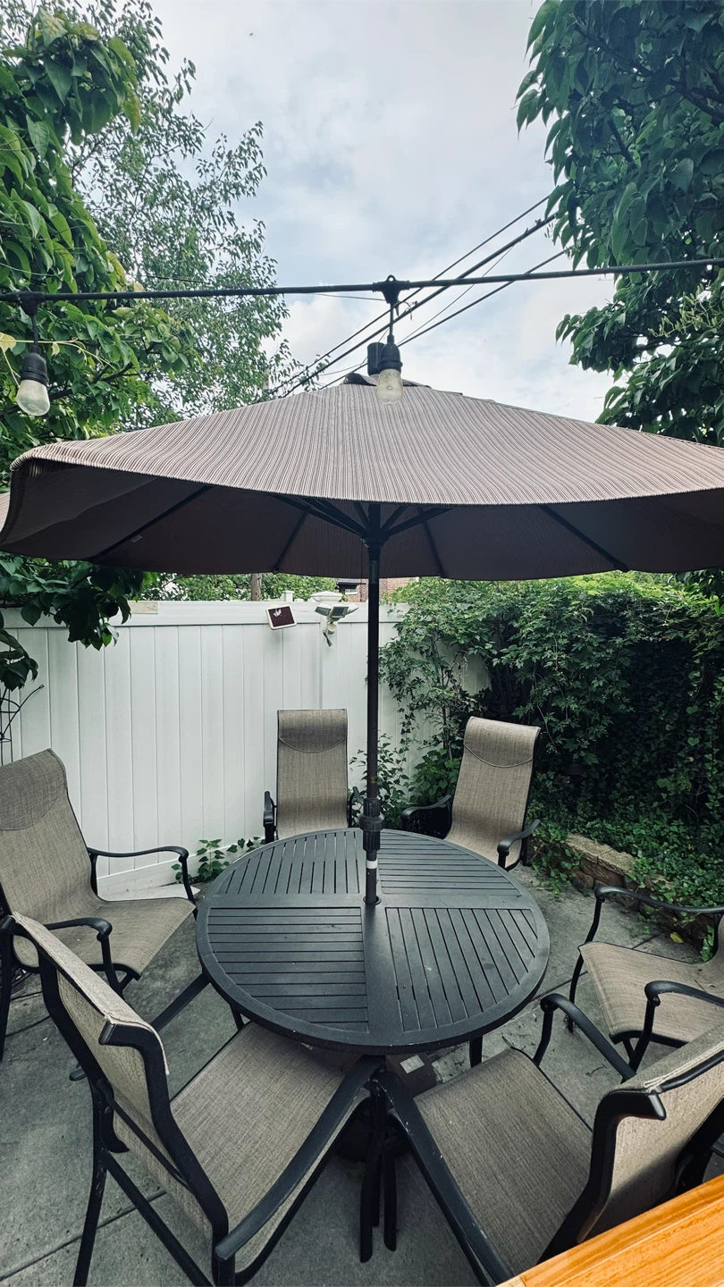 Round Patio Dining Table with 6 Chairs and Umbrella