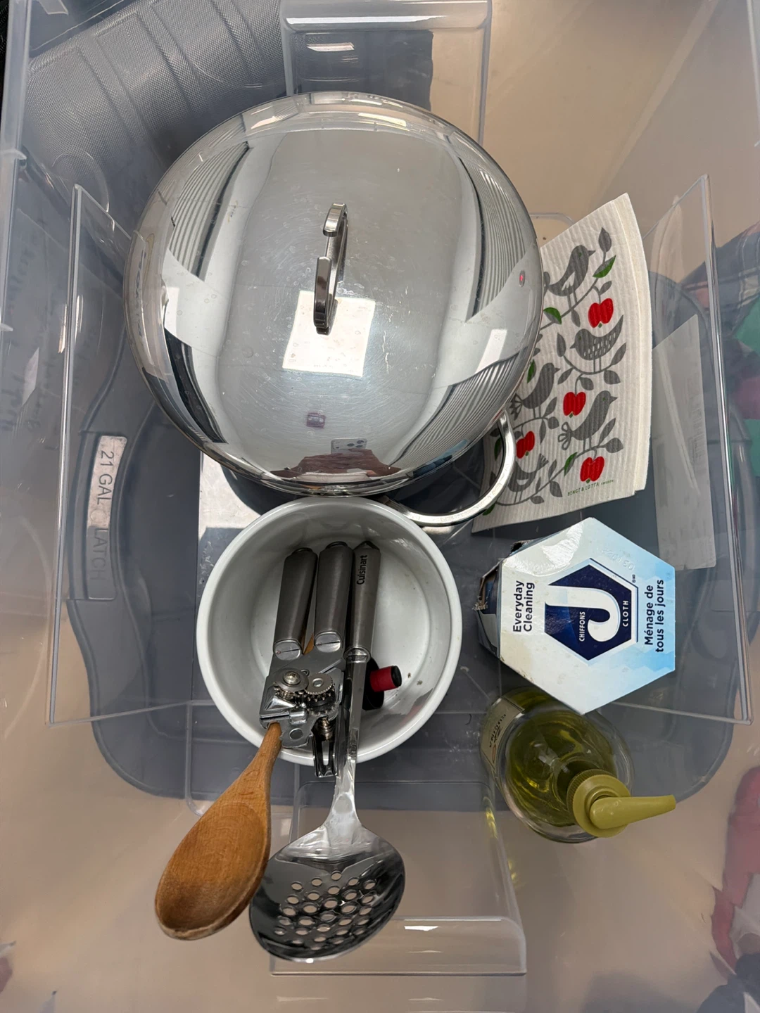 Box of kitchen items