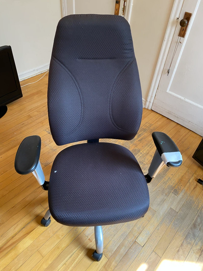 Ergonomic High-Back Office Chair – Adjustable Controls