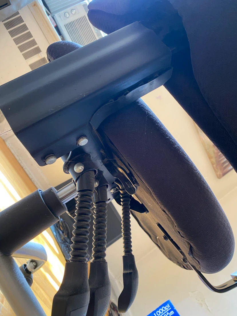 Ergonomic High-Back Office Chair – Adjustable Controls - photo 3
