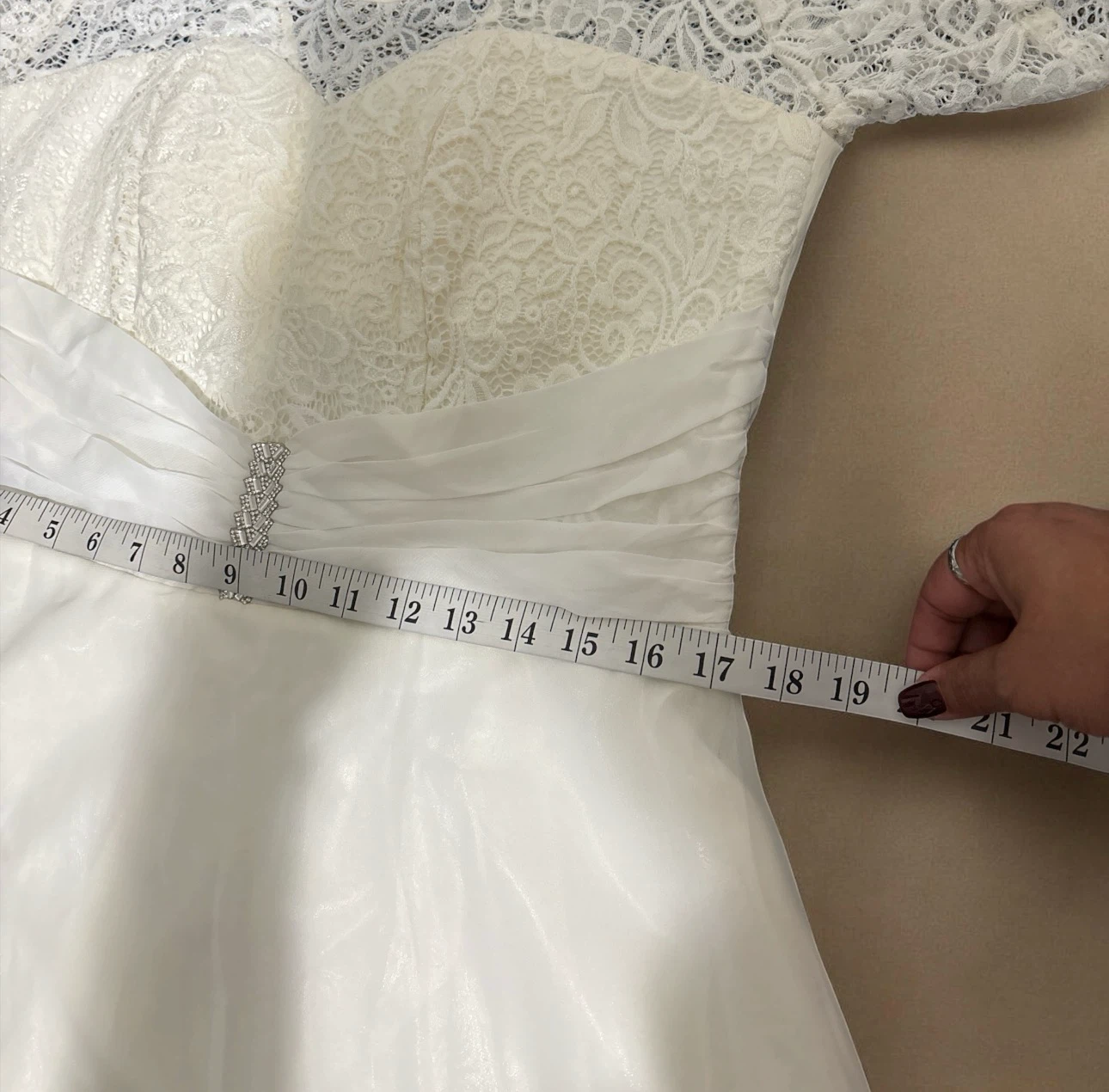 White lace bodice dress with corset back - photo 5