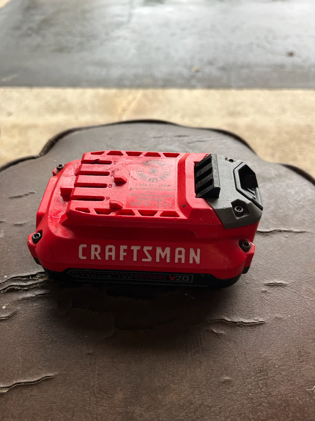 Craftsman 20V Lithium Ion Battery CMCB201 - photo 2