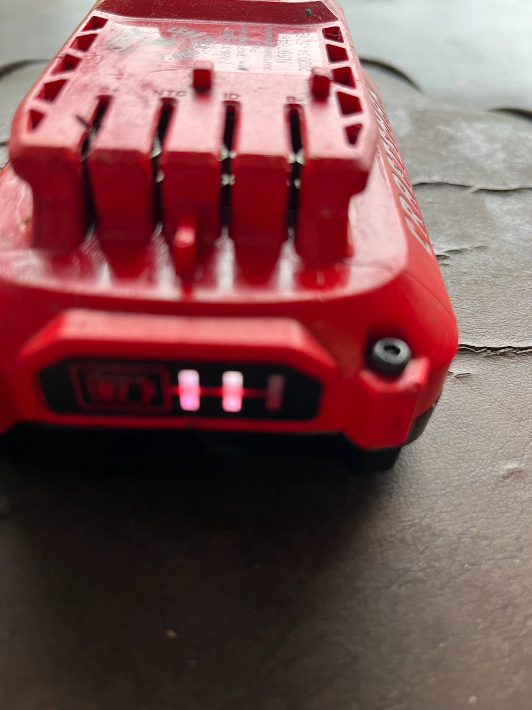 Craftsman 20V Lithium Ion Battery CMCB201 - photo 3