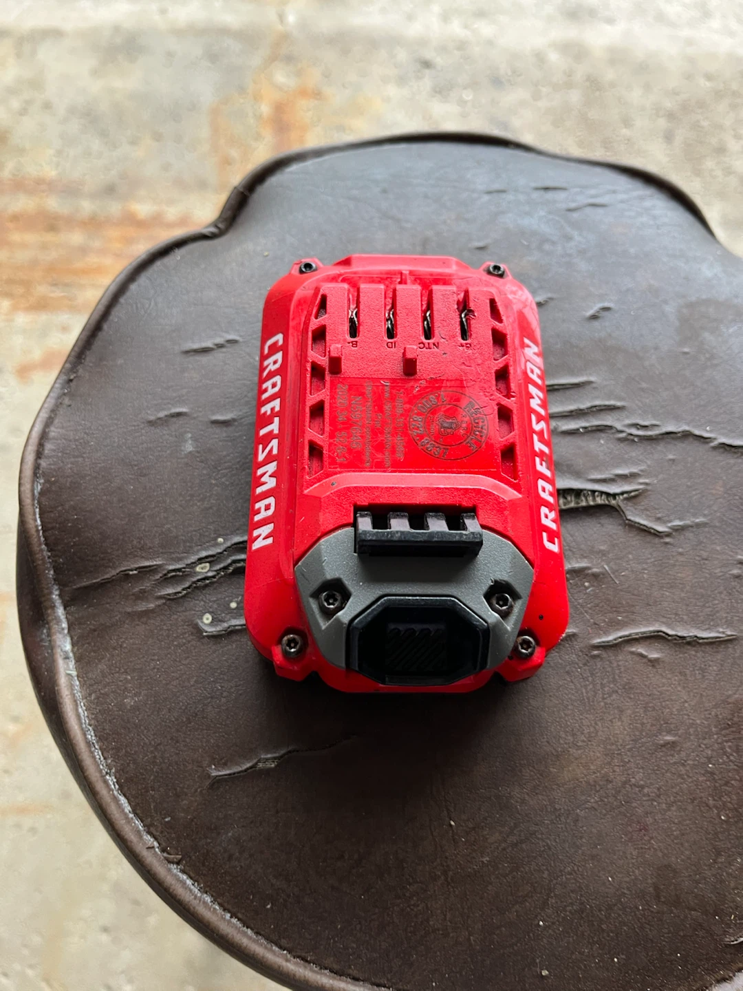 Craftsman 20V Lithium Ion Battery CMCB201 - photo 4