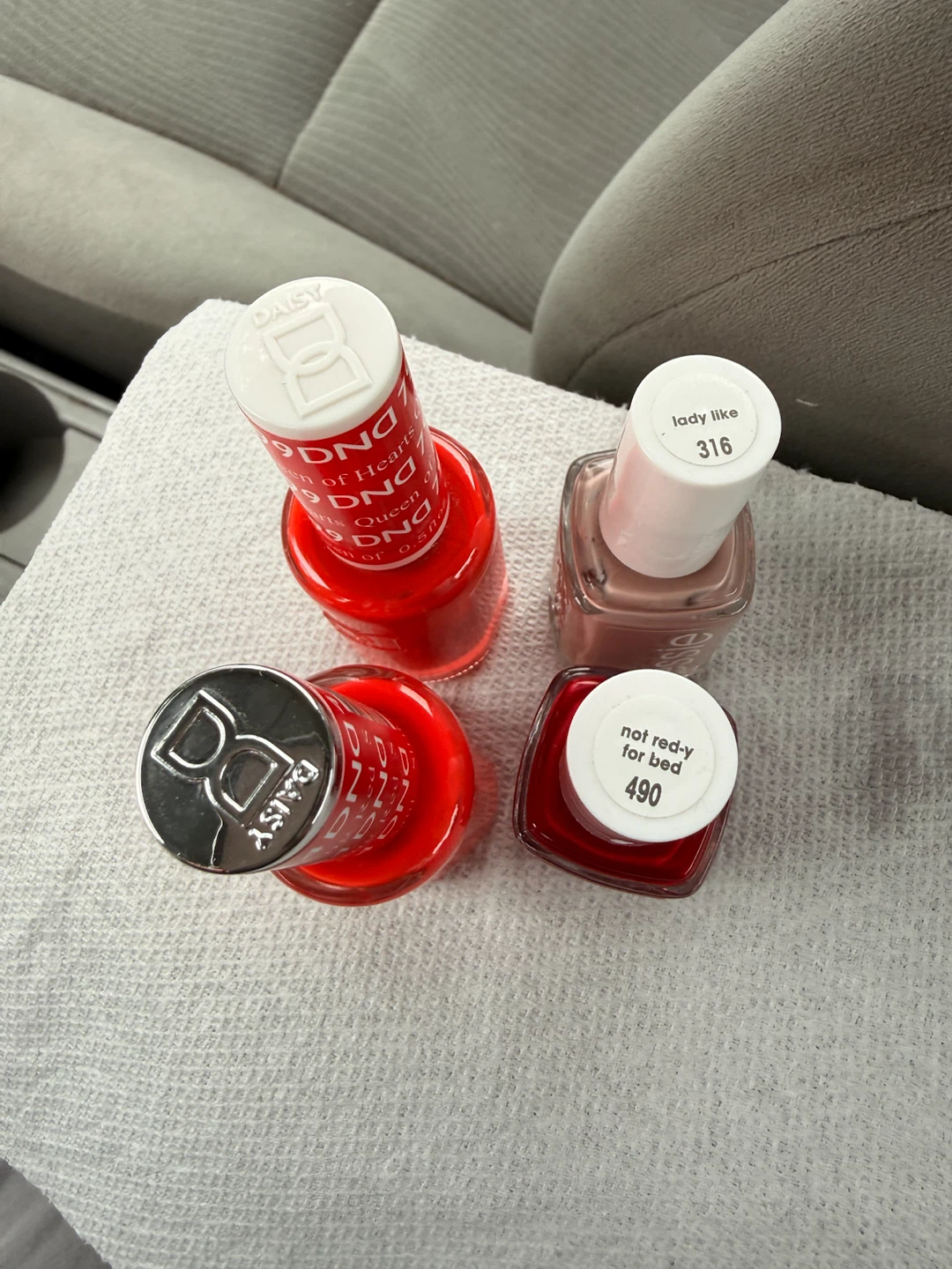 DND & ESSIE Nail polish (Oakville) - photo 2