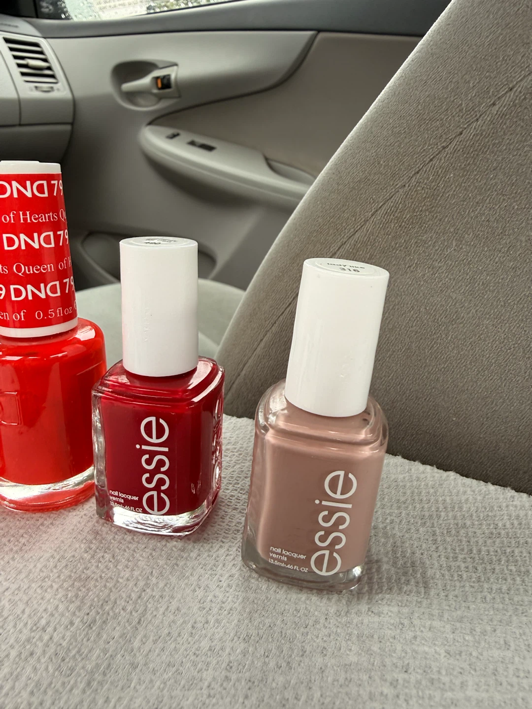 DND & ESSIE Nail polish (Oakville) - photo 4