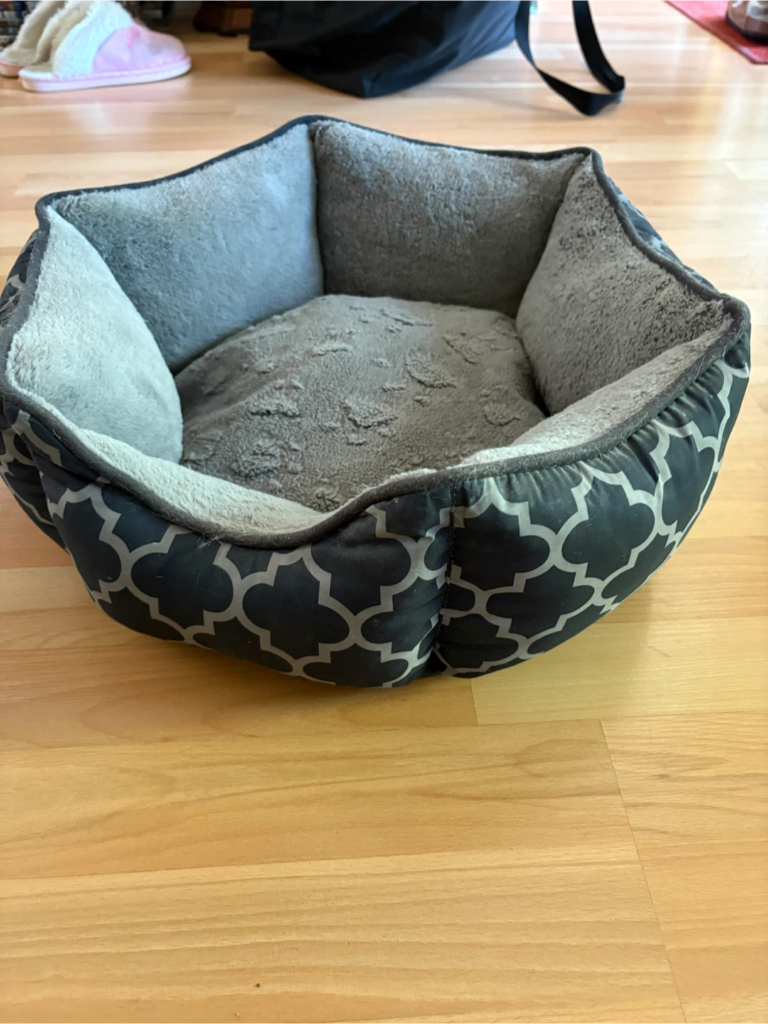 Small Dog or Cat Bed 16” diameter  $5 firm