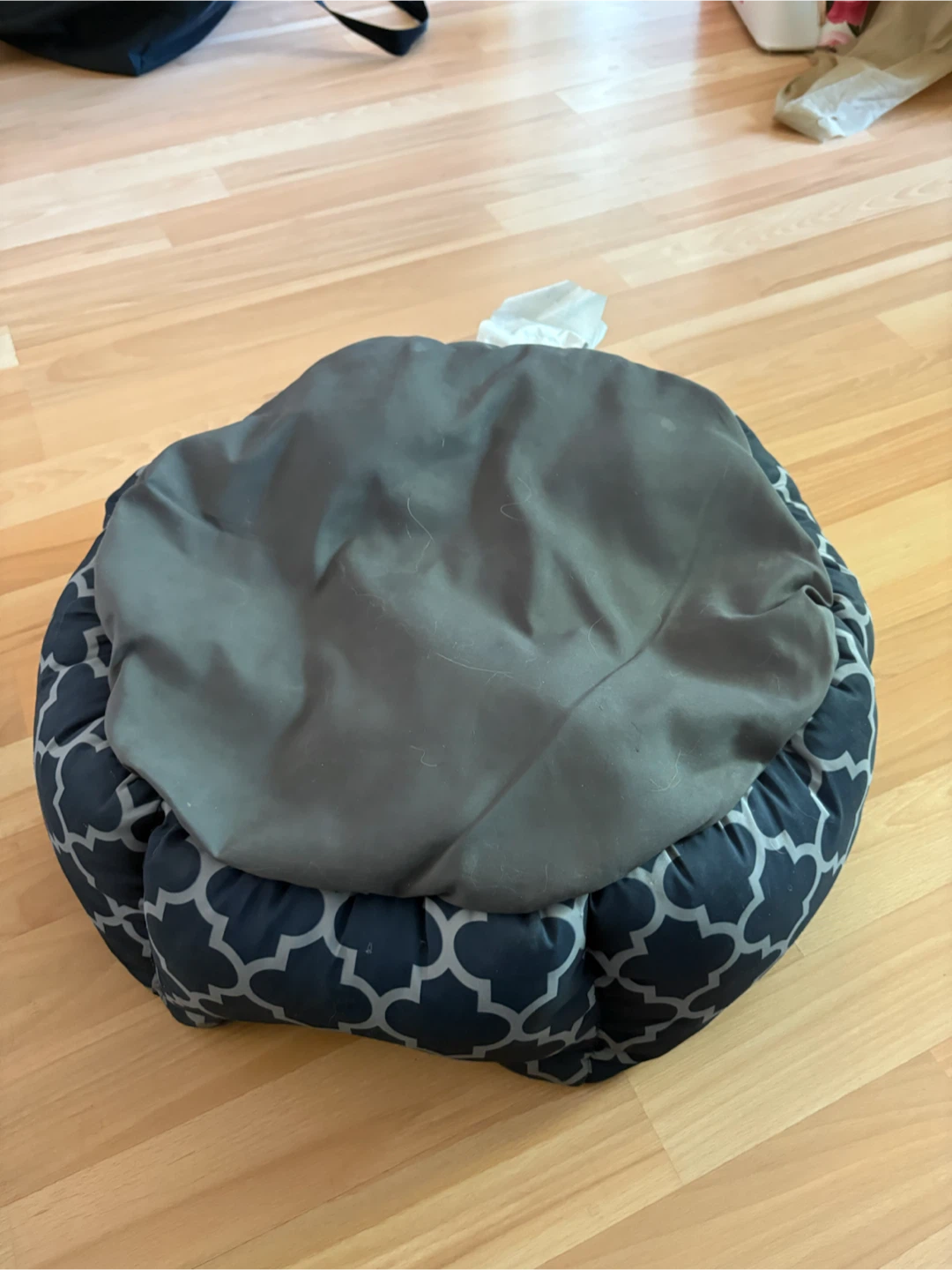 Small Dog or Cat Bed 16” diameter  $5 firm - photo 2