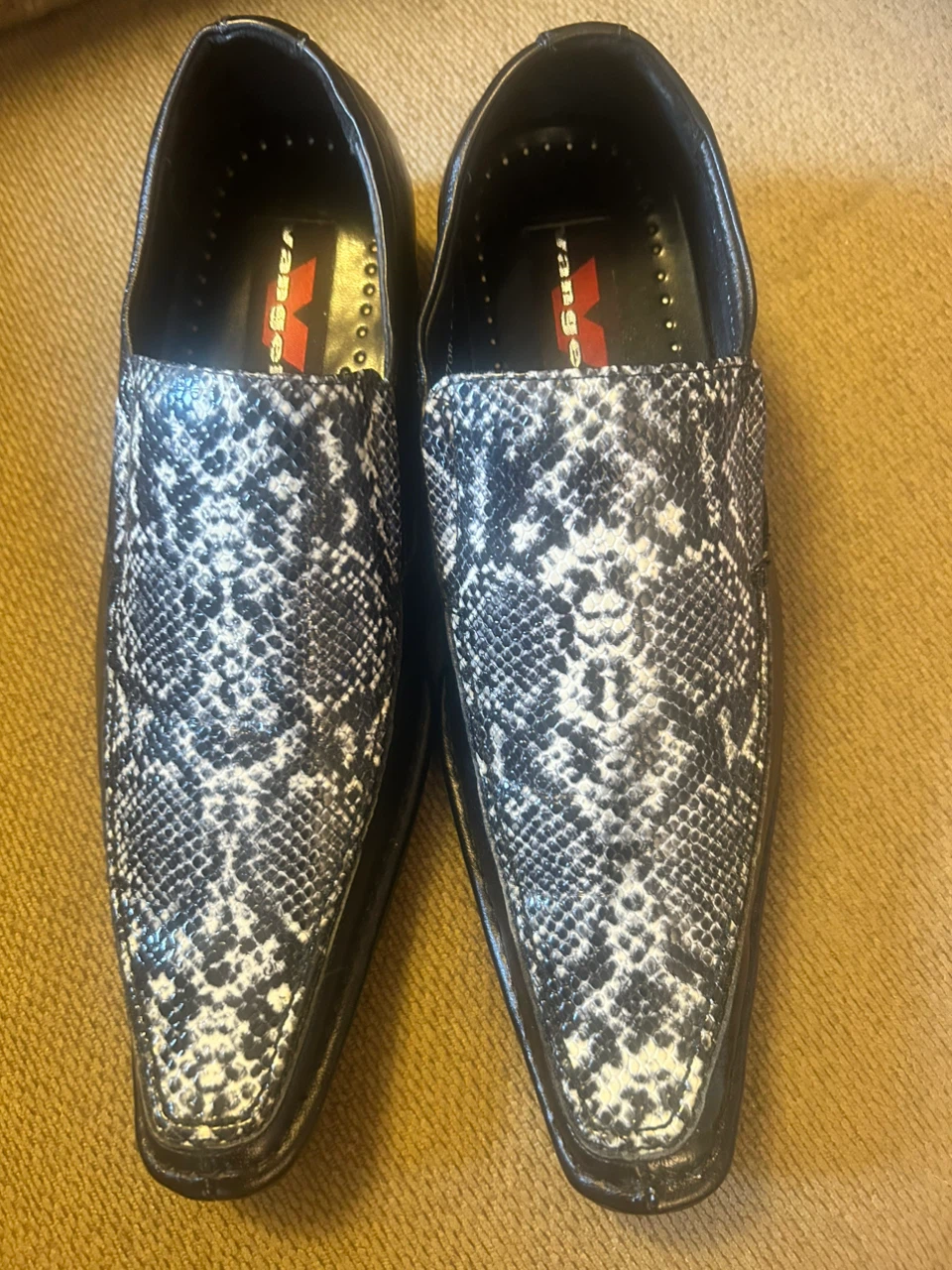 Vanger slip-on shoes with snakeskin pattern