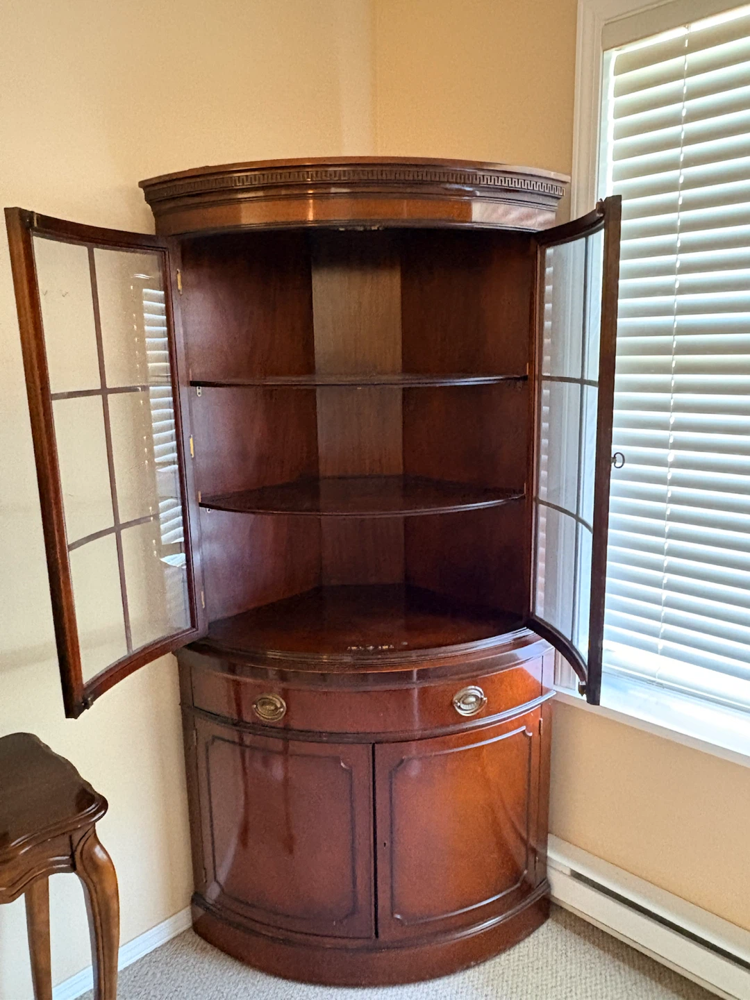 Gorgeous vintage corner curio cabinet - photo 2