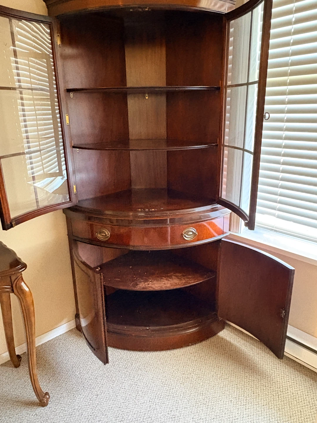 Gorgeous vintage corner curio cabinet - photo 3