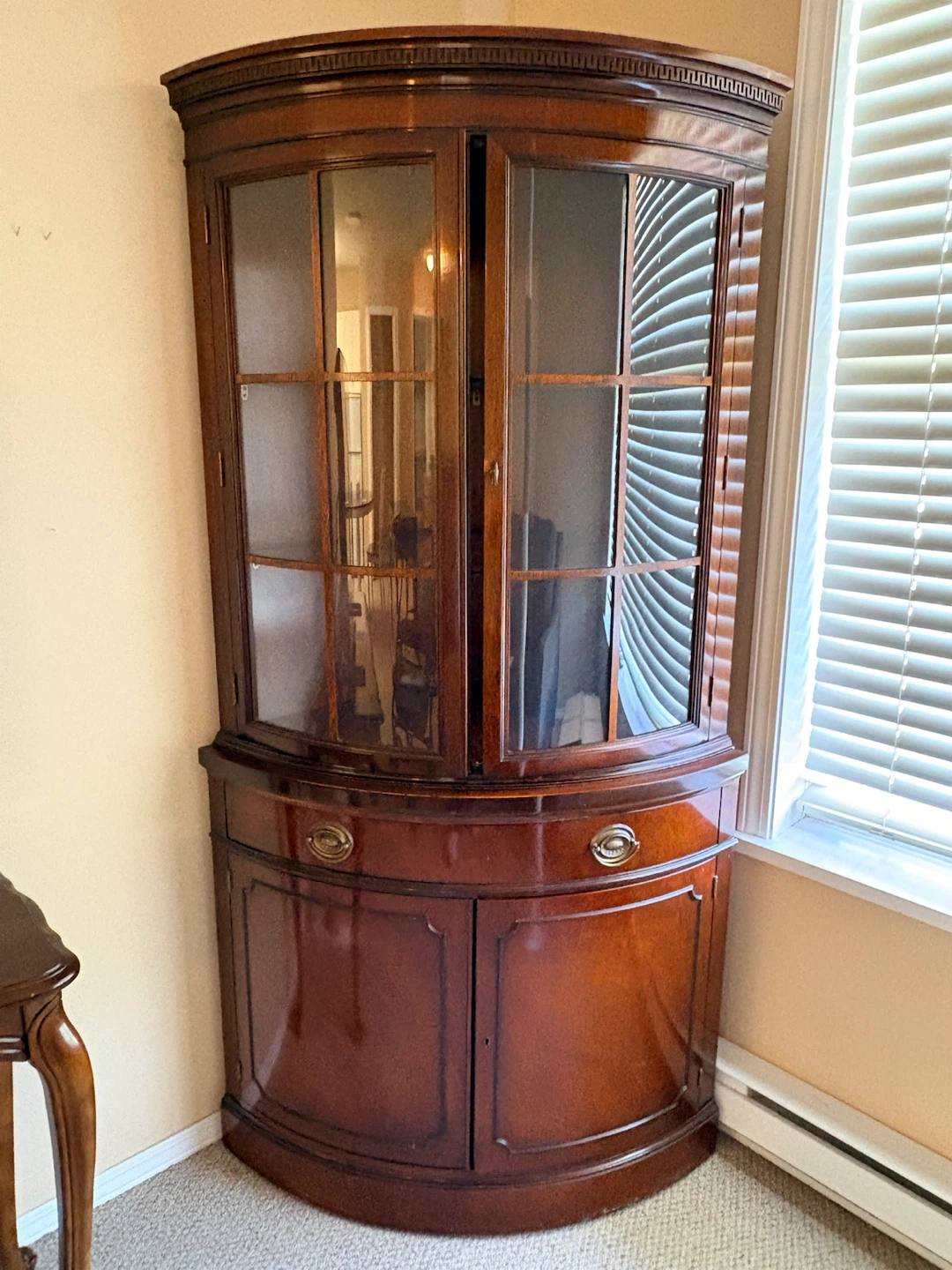 Gorgeous vintage corner curio cabinet - photo 5